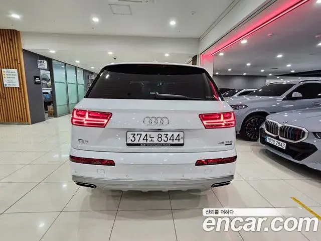 Audi Q7 2019 — Фото 3/20