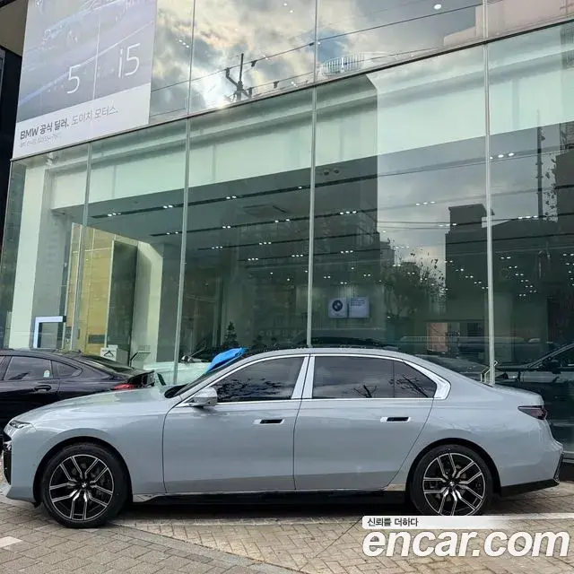 BMW 7 Series 2025 — Photo 1/5