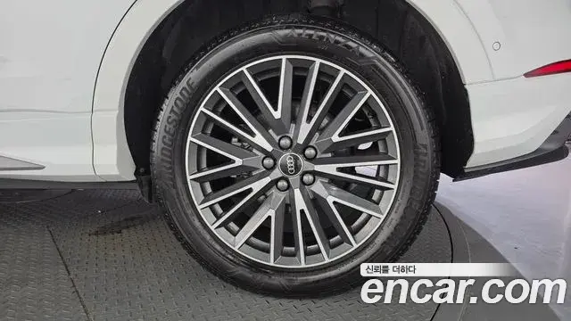 Audi Q3 2022 — ფოტო 6/30