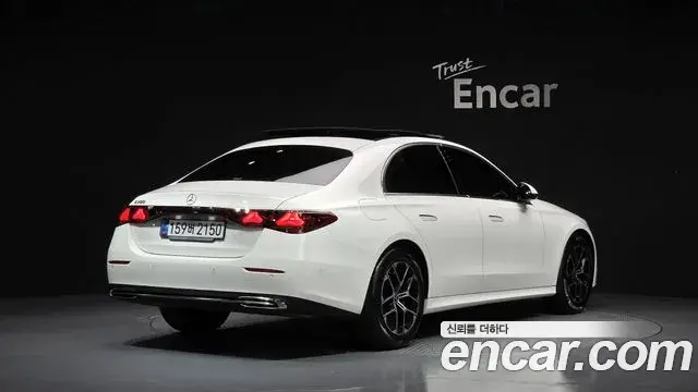 Mercedes-Benz E-Class 2025 — ფოტო 29/30