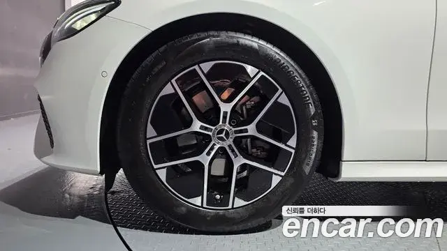 Mercedes-Benz E-Class 2025 — ფოტო 30/30