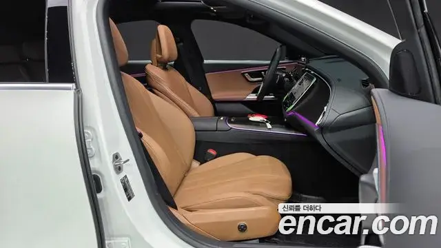 Mercedes-Benz E-Class 2025 — ფოტო 28/30
