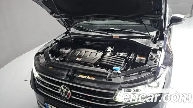 Volkswagen Tiguan 2021 — ფოტო 31/32