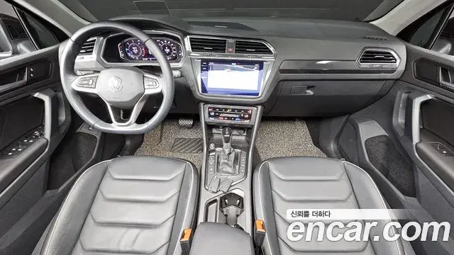 Volkswagen Tiguan 2021 — ფოტო 17/32