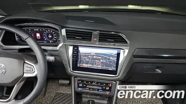 Volkswagen Tiguan 2021 — ფოტო 32/32