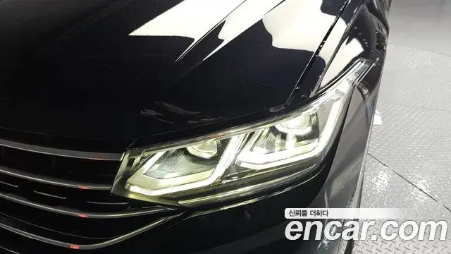 Volkswagen Tiguan 2021 — ფოტო 13/32