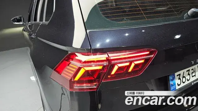 Volkswagen Tiguan 2021 — ფოტო 27/32