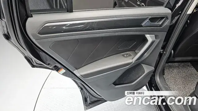 Volkswagen Tiguan 2021 — ფოტო 10/32