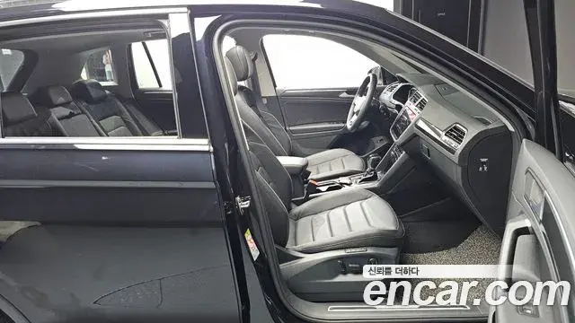 Volkswagen Tiguan 2021 — ფოტო 14/32