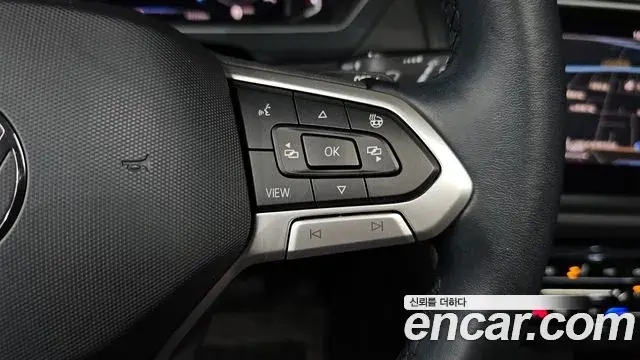 Volkswagen Tiguan 2021 — ფოტო 11/32