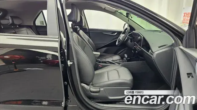 Kia Niro 2022 — Фото 11/20