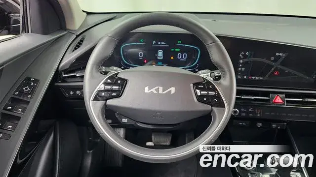 Kia Niro 2022 — Фото 13/20