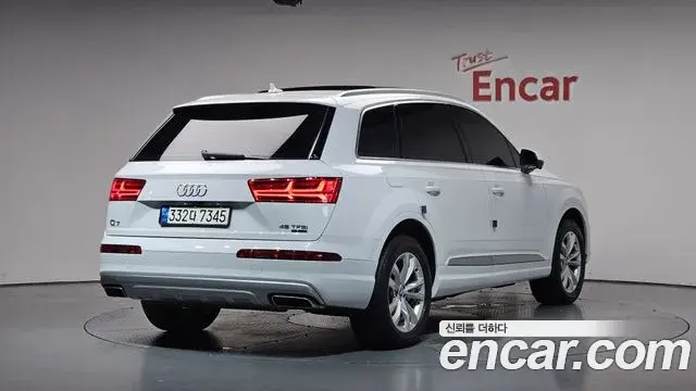 Audi Q7 2019 — Фото 2/20