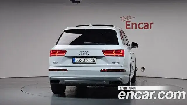 Audi Q7 2019 — Фото 4/20