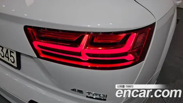 Audi Q7 2019 — Photo 16/32