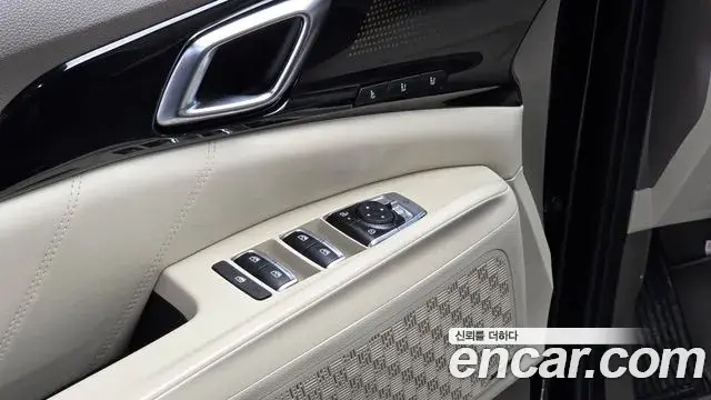 Kia Carnival 2024 — ფოტო 19/20