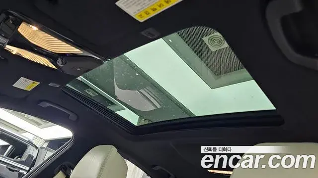 BMW 5 Series 2018 — ფოტო 26/31