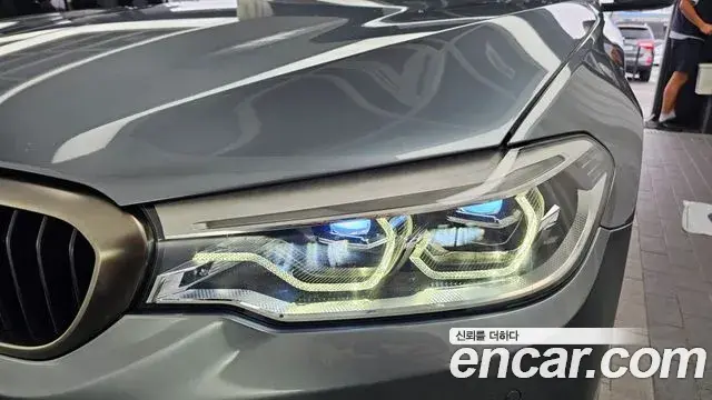 BMW 5 Series 2018 — ფოტო 31/31