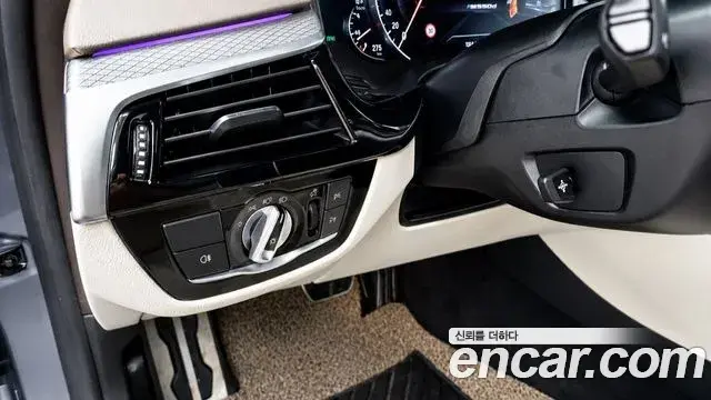 BMW 5 Series 2018 — ფოტო 7/31