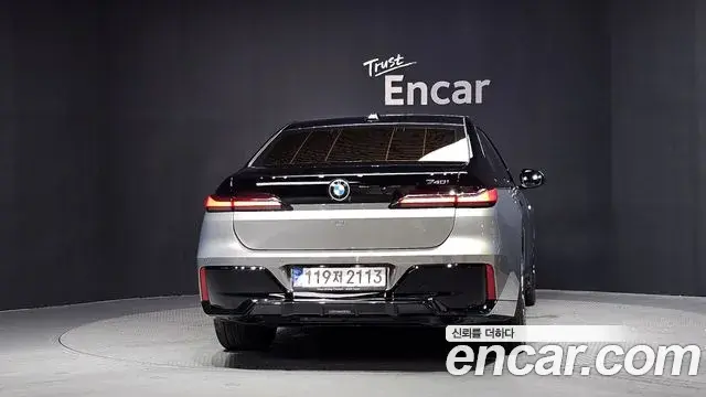 BMW 7 Series 2022 — ფოტო 32/34