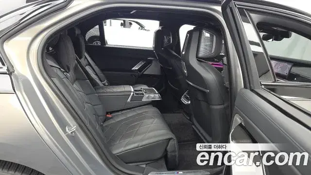 BMW 7 Series 2022 — ფოტო 13/34