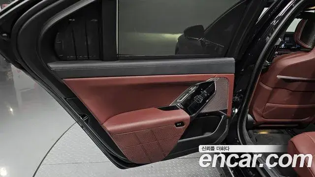 BMW 7 Series 2022 — Şəkil 15/34