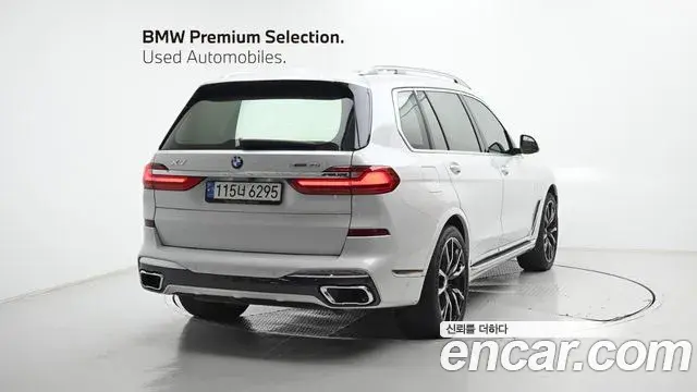 BMW X7 2022 — ფოტო 8/19