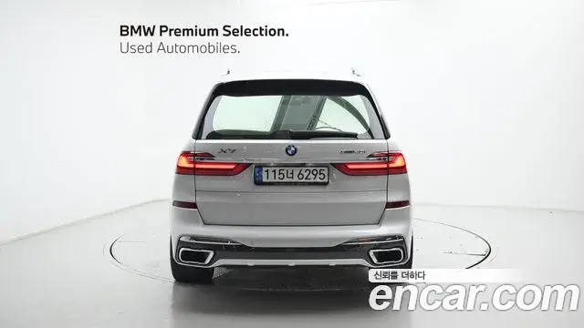 BMW X7 2022 — ფოტო 16/19