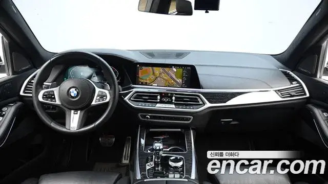 BMW X7 2022 — ფოტო 14/19