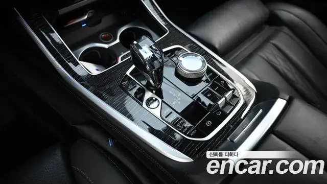 BMW X7 2022 — ფოტო 10/19
