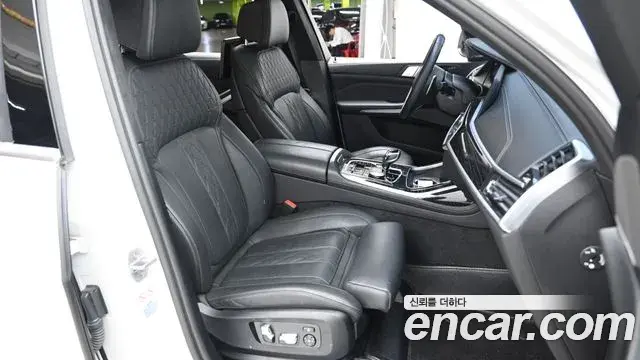 BMW X7 2022 — ფოტო 18/19