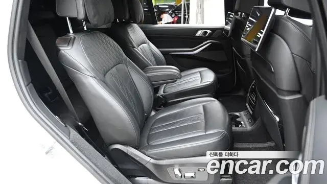 BMW X7 2022 — ფოტო 17/19