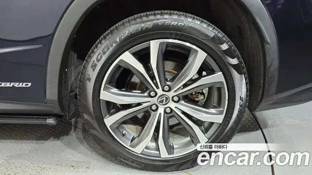 Lexus RX450h 2018 — Photo 11/39