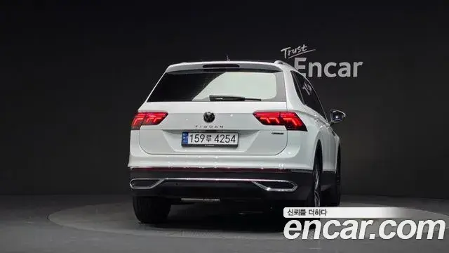 Volkswagen Tiguan 2023 — Şəkil 28/31