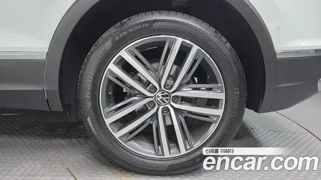 Volkswagen Tiguan 2023 — Şəkil 22/31