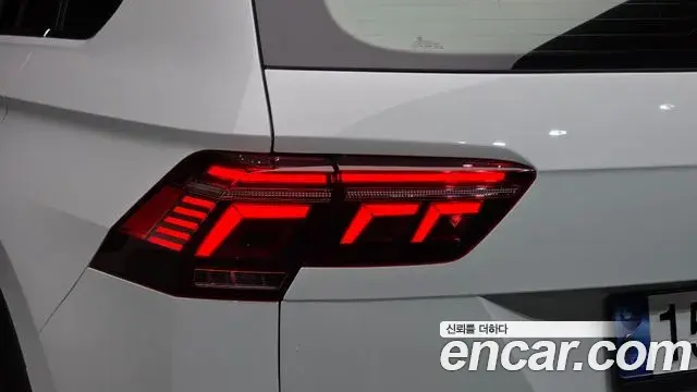 Volkswagen Tiguan 2023 — Şəkil 29/31