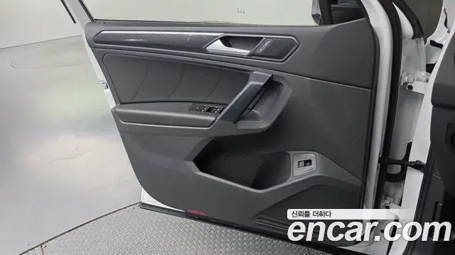 Volkswagen Tiguan 2023 — Şəkil 11/31