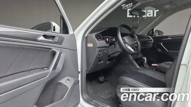 Volkswagen Tiguan 2023 — Şəkil 8/31
