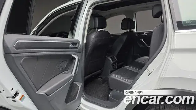 Volkswagen Tiguan 2023 — Şəkil 17/31