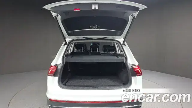 Volkswagen Tiguan 2023 — Şəkil 23/31