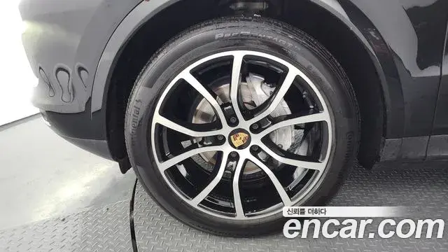 Porsche Cayenne 2022 — Photo 6/34