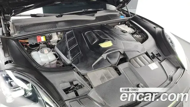 Porsche Cayenne 2022 — Photo 33/34