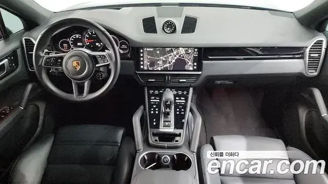 Porsche Cayenne 2022 — Photo 21/34