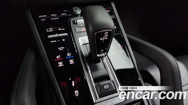 Porsche Cayenne 2022 — Photo 12/34
