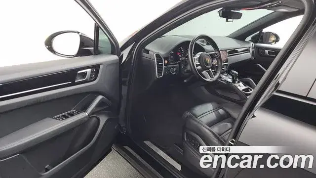 Porsche Cayenne 2022 — Photo 3/34