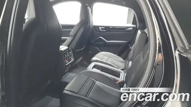 Porsche Cayenne 2022 — Photo 10/34