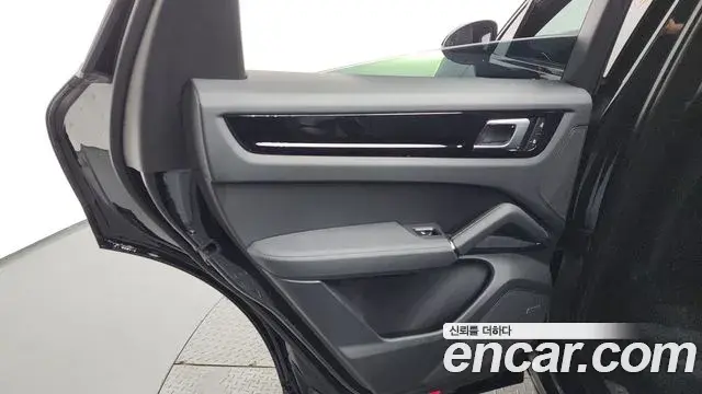 Porsche Cayenne 2022 — Photo 8/34