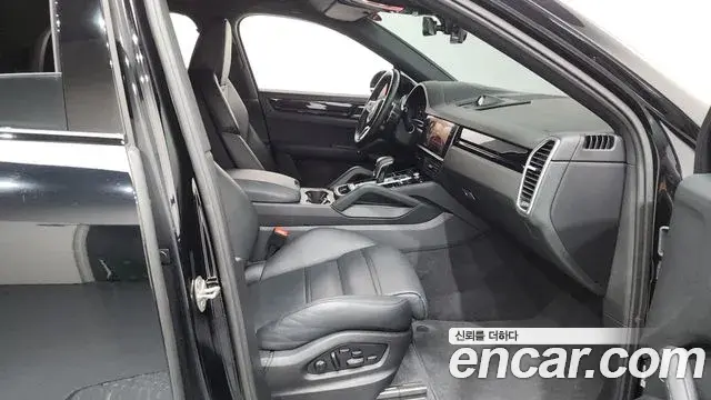 Porsche Cayenne 2022 — Photo 4/34