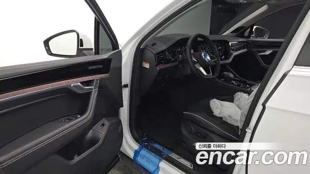 Volkswagen Touareg 2026 — ფოტო 18/20