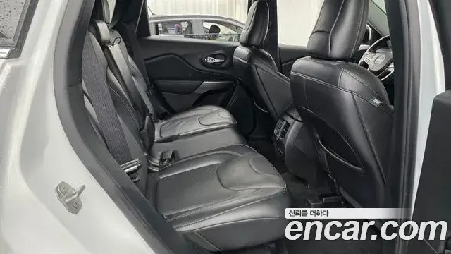 Jeep Cherokee 2020 — ფოტო 5/20